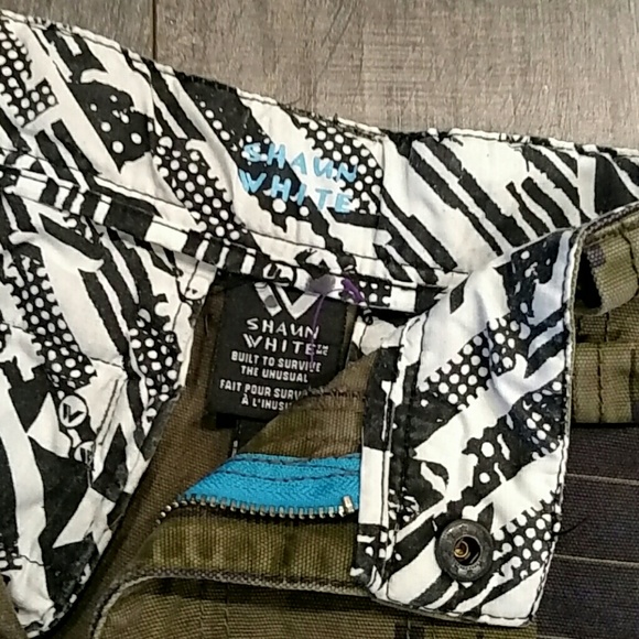 Shorts - Picture 3 of 3